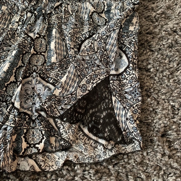 Boho Style Flowy Patterned Shorts Size Medium - Picture 4 of 8